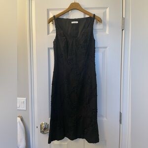 Classy elegant black midi dress. 99% cotton.
Timelesss for the cocktail party!